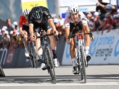 Nemecký cyklista Nico Denz finišuje na prvom mieste v 6. etape Okolo Švajčiarska