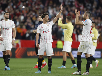 Oliver Torres a Joan Jordan oslavujú triumf FC Sevilla
