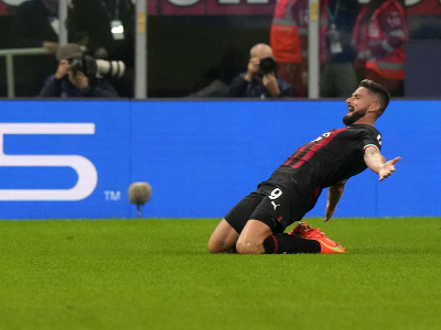 AC Miláno Olivier Giroud oslavuje gól
