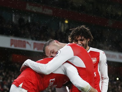 Hráč Arsenalu Olivier Giroud oslavuje gól do bránky Crystal Palace