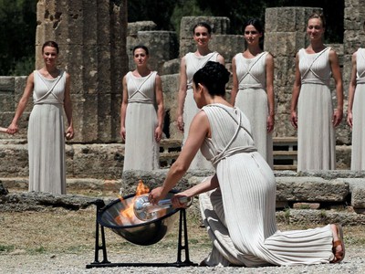 Ceremoniál zapálenia olympijskeho ohňa