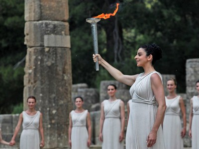 Ceremoniál zapálenia olympijskeho ohňa
