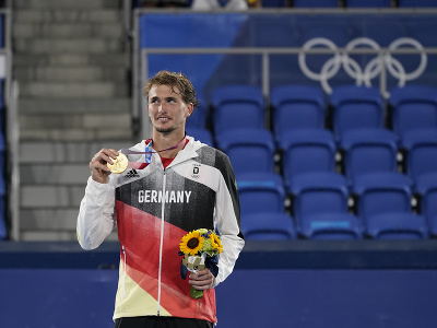 Nemecký tenista Alexander Zverev získal na OH 2020 v Tokiu zlatú medailu v mužskej dvojhre