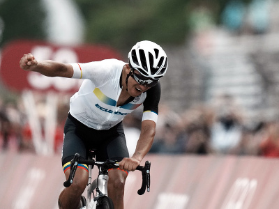 Ekvádorský cyklista Richard Carapaz sa stal olympijským víťazom v pretekoch s hromadným štartom