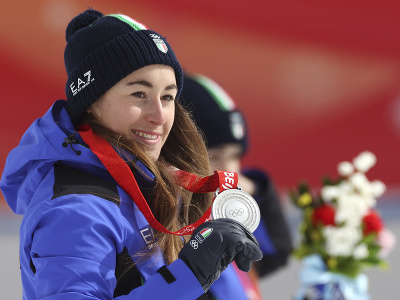 Talianska lyžiarka Sofia Goggiová so striebornou medailou v zjazde na ZOH 2022