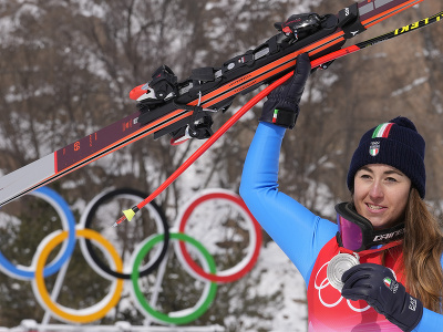 Talianska lyžiarka Sofia Goggiová so striebornou medailou v zjazde na ZOH 2022