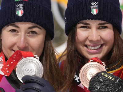 Talianske lyžiarky Sofia Goggiová a Nadia Delagová