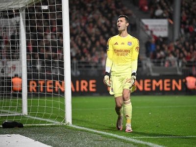 Dominik Greif reaguje počas