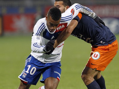 Alexandre Lacazette a Abdelhamid El Kaoutari