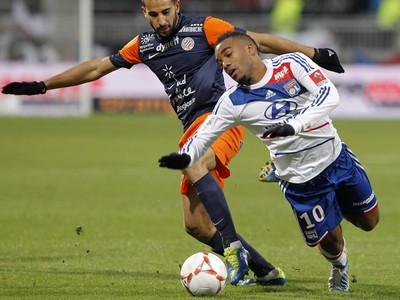 Alexandre Lacazette a Abdelhamid El Kaoutari