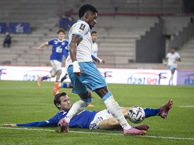 Ben Chilwell na trávniku