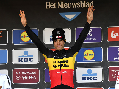 Belgický cyklista Wout van Aert sa stal víťazom sobotňajšej domácej klasiky Omloop Het Nieuwsblad