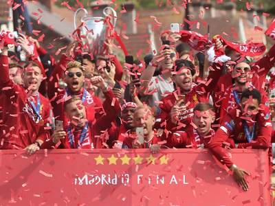 Pompézne oslavy hráčov Liverpool FC