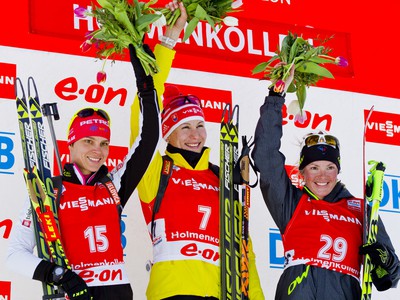 Stupeň víťaziek (zľava): Teja Gregorinová, Anastasia Kuzminová a Marie Dorinová Habertová