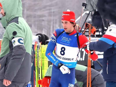 Na snímke slovenský biatlonista Damián Cesnek sa pripravuje na štart vytrvalostných pretekov mužov na 20 km na ME v biatlone v Osrblí v stredu 24. januára 2024