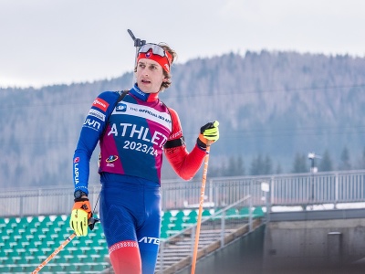 Slovenský biatlonista Damián Cesnek počas oficiálneho tréningu pred začatím vytrvalostných pretekov mužov na 20 km v rámci majstrovstiev Európy v biatlone 2024 v Osrblí. 