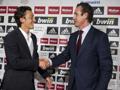 Özil a Valdano