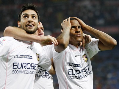 futbalisti Palerma oslavujú druhý