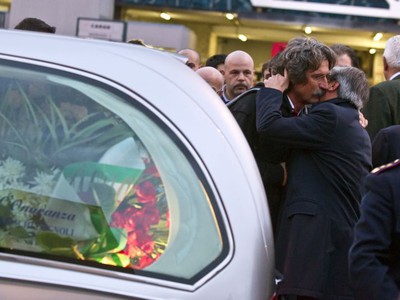 Otec Paolo Simoncelli prevzal
