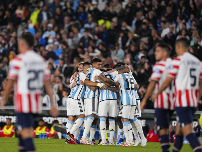 Gólová oslava hráčov Argentíny v zápase proti Paraguaju