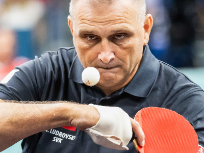 Na snímke slovenský reprezentant v parastolnom tenise Martin Ludrovský počas prvého kola mužskej dvojhry kategórie MS2