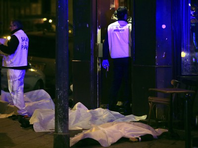 Teroristický útok v Paríži zabil a zranil viac ako sto ľudí