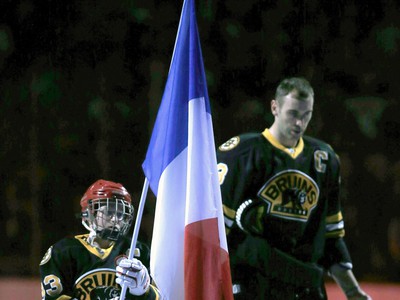NHL reaguje na tragické udalosti v Paríži podporou Francúzska