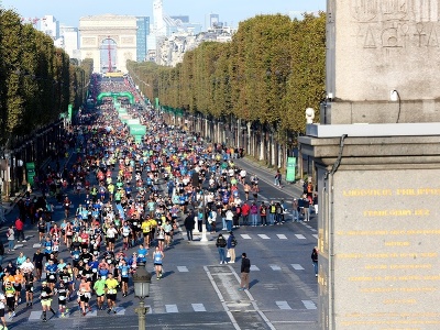 Maratón v parížskych uliciach
