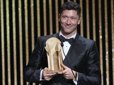 Poľský futbalista a hráč tímu FC Barcelona Robert Lewandowski sa stal víťazom ceny Gerda Müllera pre najlepšieho útočníka