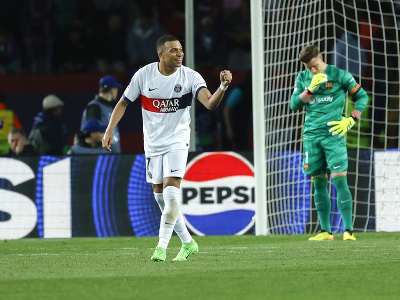 Kylian Mbappé sa raduje z gólu do siete Barcelony
