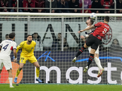 Olivier Giroud prehlavičkoval Milana Škriniara pri jeho góle na 2:1