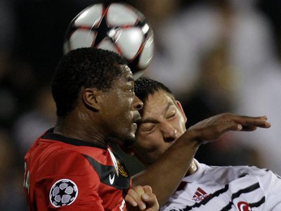 Patrice Evra v súboji
