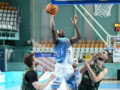 Na snímke zľava David Abrhám (Levice), Justin Windell Gordon (Nitra) a Boris Bojanovský (Levice)