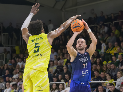 Na snímke zľava Keith Andre Wesson (Levice) a Lukáš Bolek (Nitra)