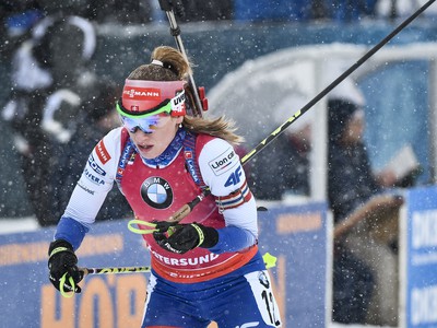 Slovenská biatlonistka Paulína Fialková počas pretekov s hromadným štartom na 12,5 km na majstrovstvách sveta v biatlone vo švédskom Östersunde