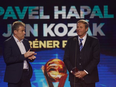 Na snímke ocenení v ankete Tréner roka, zľava Pavel Hapal a Ján Kozák