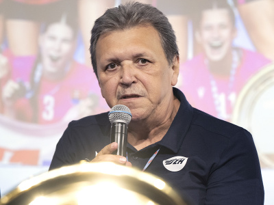 Na snímke hlavný tréner