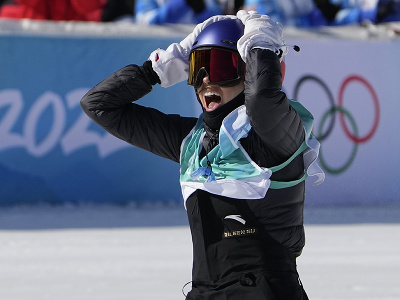  Domáca akrobatická lyžiarka Eileen Gu získala na ZOH 2022 v Pekingu zlatú medailu v utorňajšej súťaži Big Air
