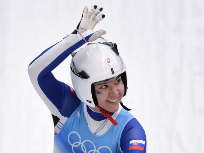 Na snímke slovenská sánkarka Katarína Šimoňáková v cieli po 1. jazde v súťaži žien v sánkovaní na zimných olympijských hrách ZOH 2022 v Pekingu 