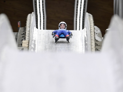 Na snímke slovenská sánkarka Katarína Šimoňáková na trati v 1. jazde v súťaži žien v sánkovaní na zimných olympijských hrách ZOH 2022 v Pekingu