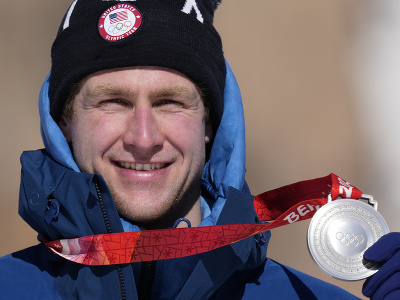 Americký lyžiar Ryan Cochran-Siegle získal striebornú medailu v super-G
