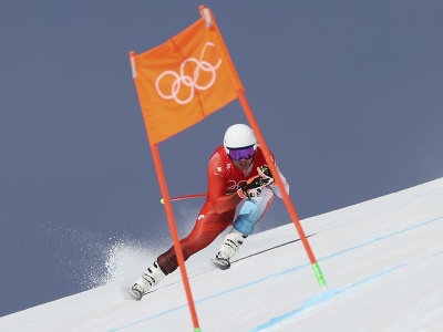 Švajčiar Beat Feuz počas zjazdu mužov v centre alpského lyžovania v Jen-čchingu počas XXIV. zimných olympijských hier 2022 v Pekingu