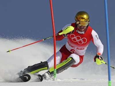 Rakúsky lyžiar Johannes Strolz počas druhej časti - slalomu - alpskej kombinácie mužov v stredisku v Jen-čchingu počas ZOH 2022 v Pekingu
