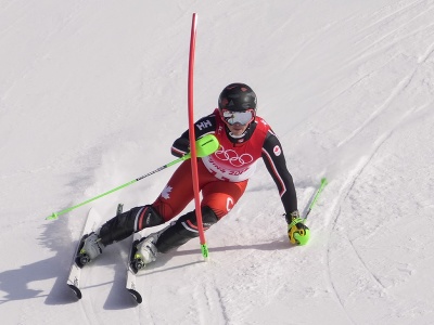 Kanadský lyžiar James Crawford získal bronzovú medailu v alpskej kombinácii na ZOH v Pekingu
