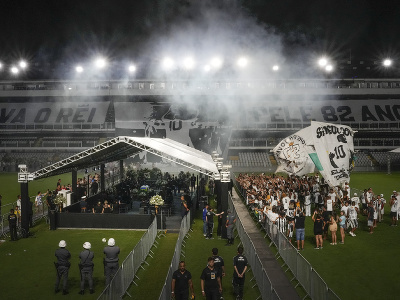 Rozlúčka s Pelém na štadióne FC Santos
