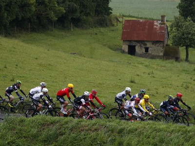 Pelotón počas 2. etapy Tour de France 