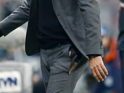 Pep Guardiola v zápase roztrhal svoje nohavice
