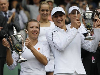 Peschkeová a Srebotniková s trofejami
