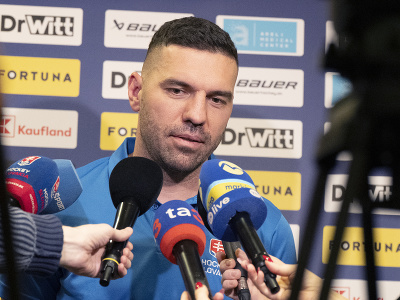 Na snímke tréner slovenskej