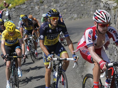 Jurij Trofimov (vpravo) pred Albertom Contadorom na Tour de France
